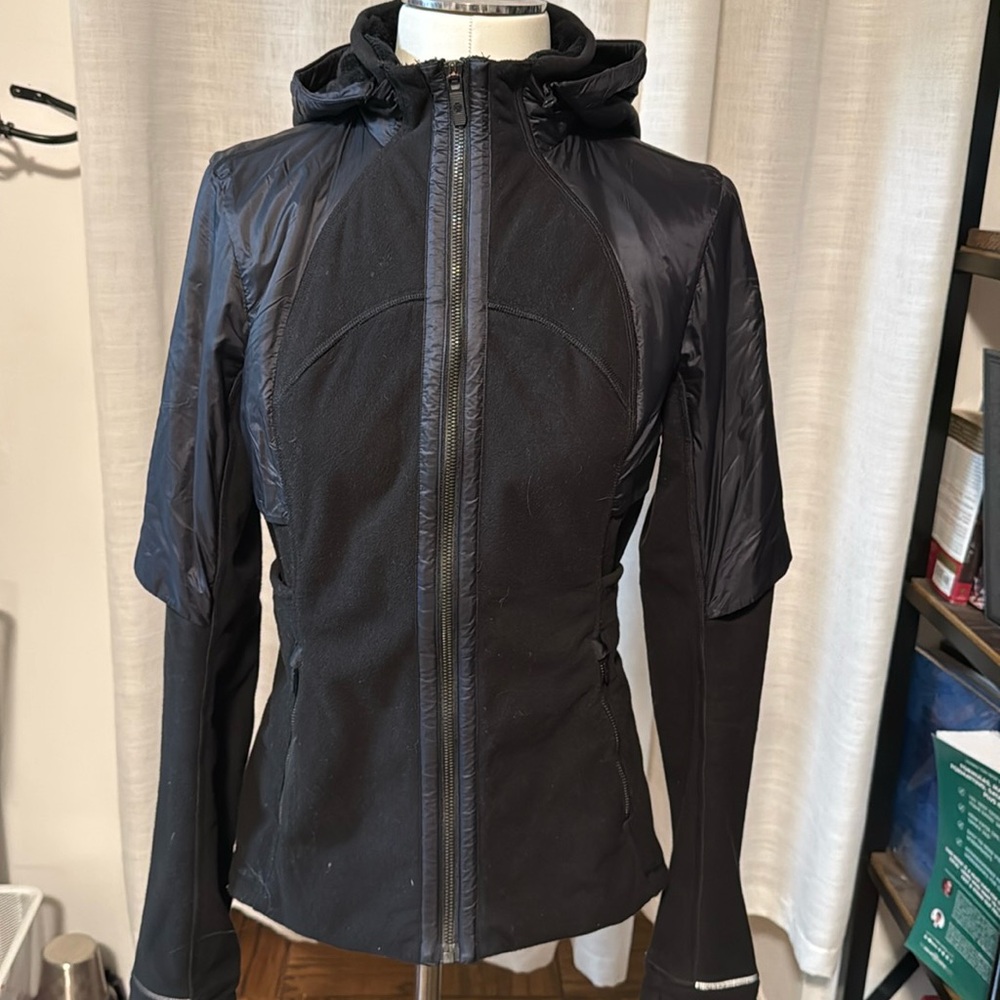 Lululemon Women’s black jacket size 6